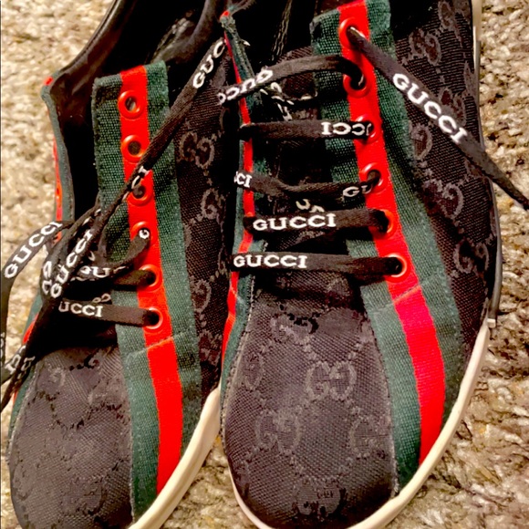 New pair of Guccis don’t even appear like they’ve been worn besides out the stor - Picture 1 of 5